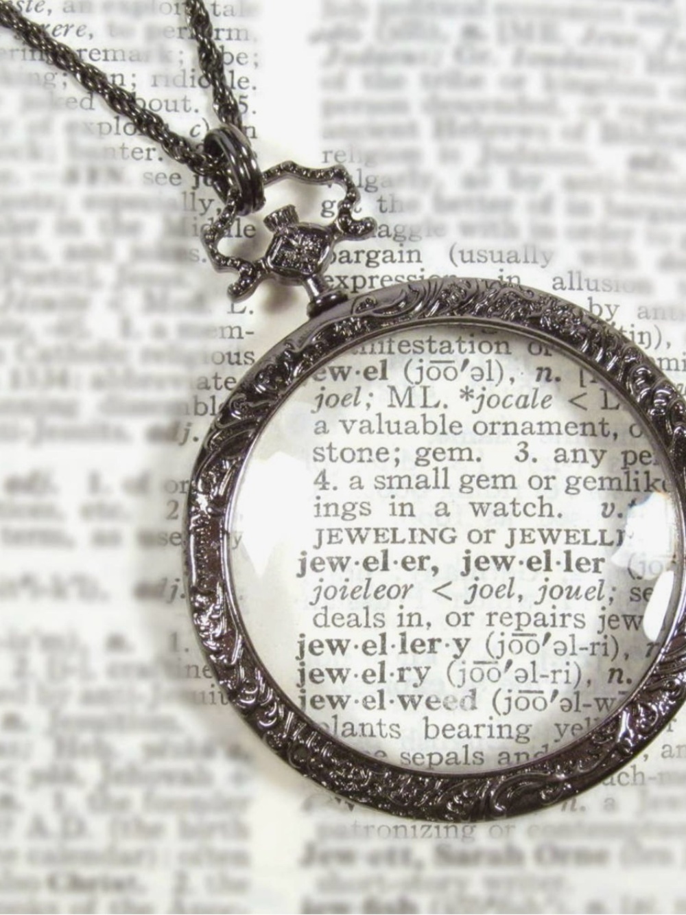 Antique-Style Round Locket Magnifying Glass Necklace in Silver Tone